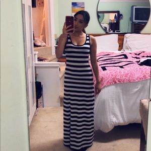 ❌SOLD❌ Forever 21 Black/White stripe maxi dress